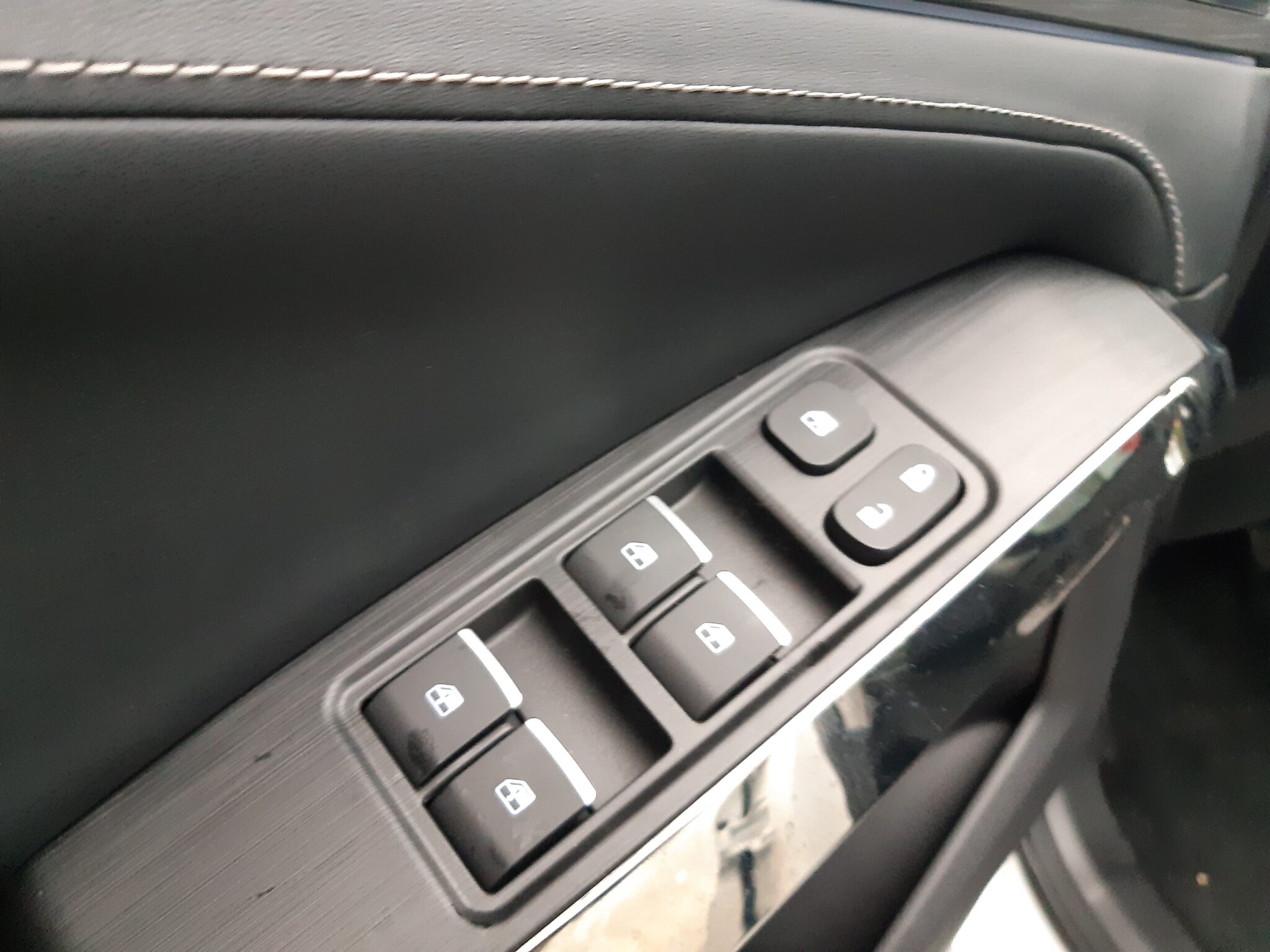 JAC JS8 PRO 1.5 175KM 2WD 7AT 7OS. 2025