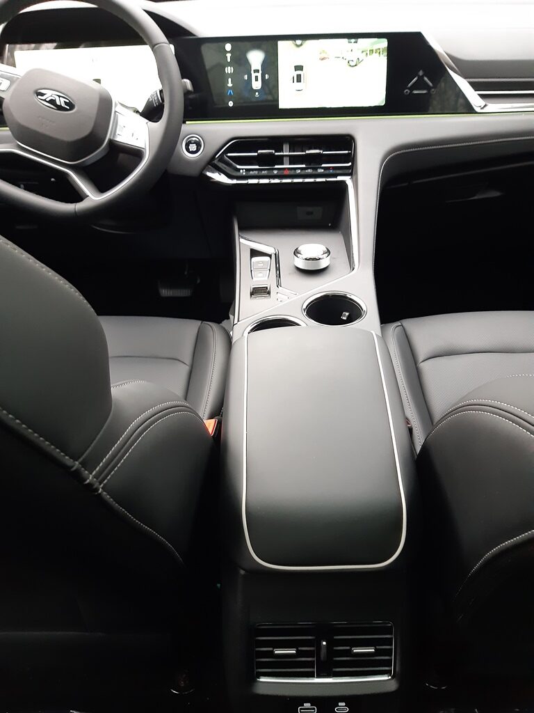 JAC JS8 PRO 1.5 175KM 2WD 7AT 7OS. 2025