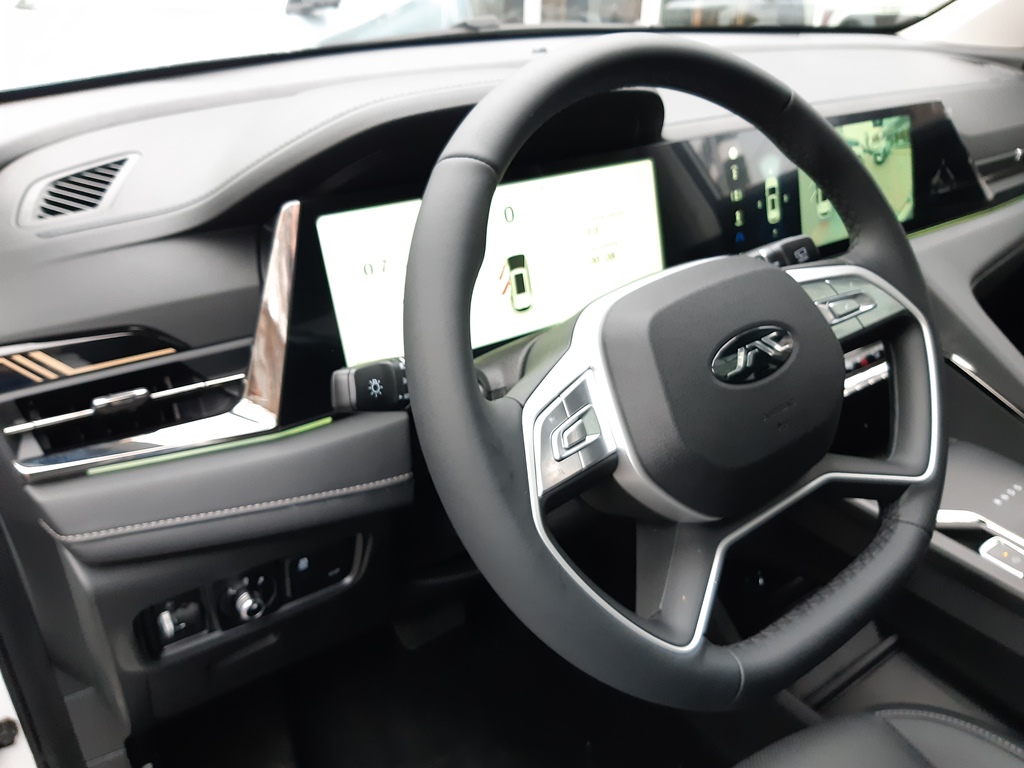 JAC JS8 PRO 1.5 175KM 2WD 7AT 7OS. 2025