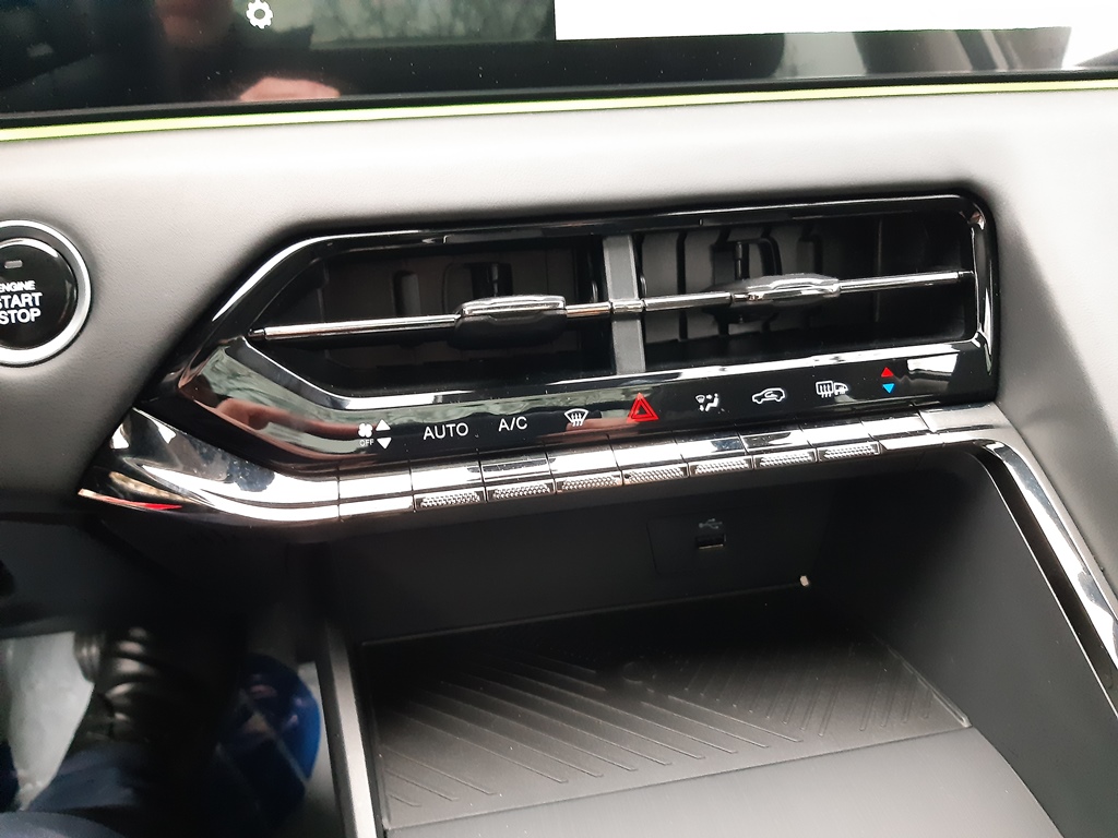 JAC JS8 PRO 1.5 175KM 2WD 7AT 7OS. 2025