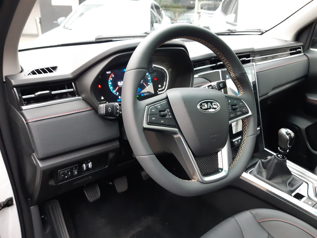 JAC T8 PRO 2.0D 136KM 4WD 6MT 2025