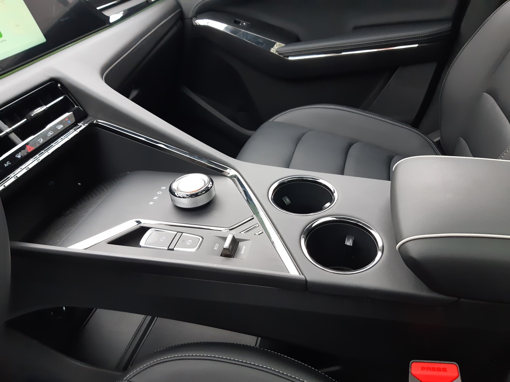 JAC JS8 PRO 1.5 175KM 2WD 7AT 7OS. 2025