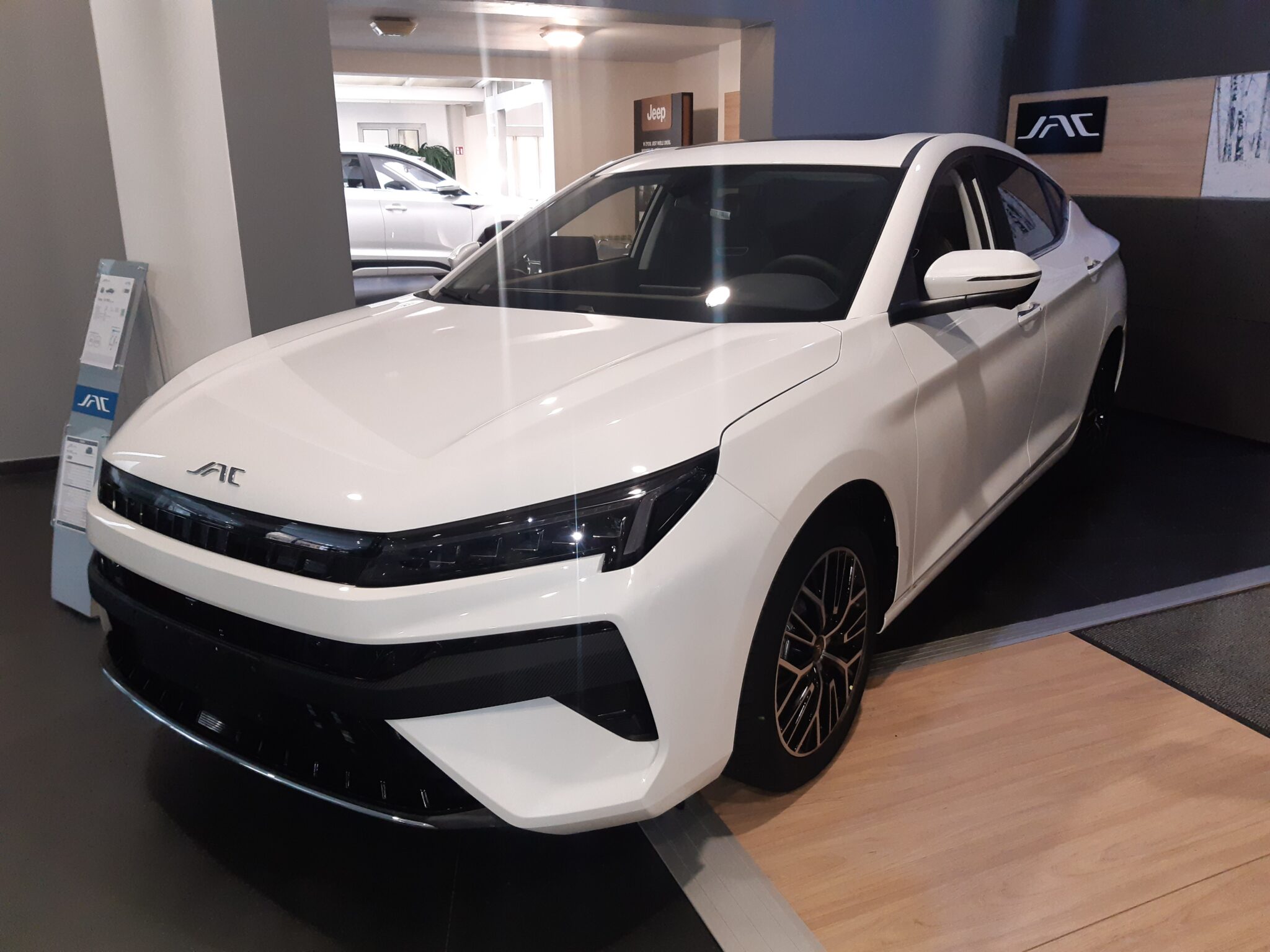 JAC JS7 PLUS 1.5 136KM 2WD CVT 2025