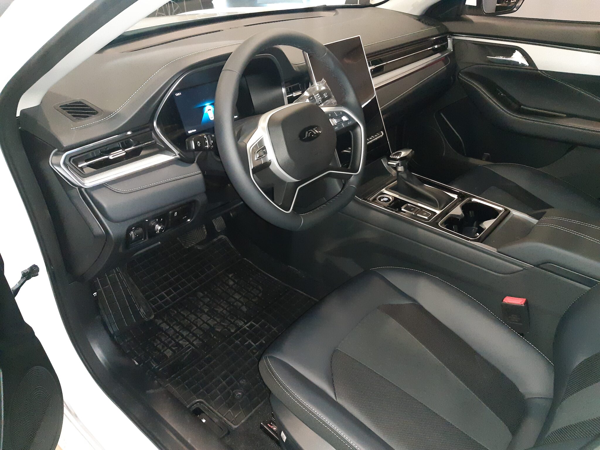 JAC JS7 PLUS 1.5 136KM 2WD CVT 2025