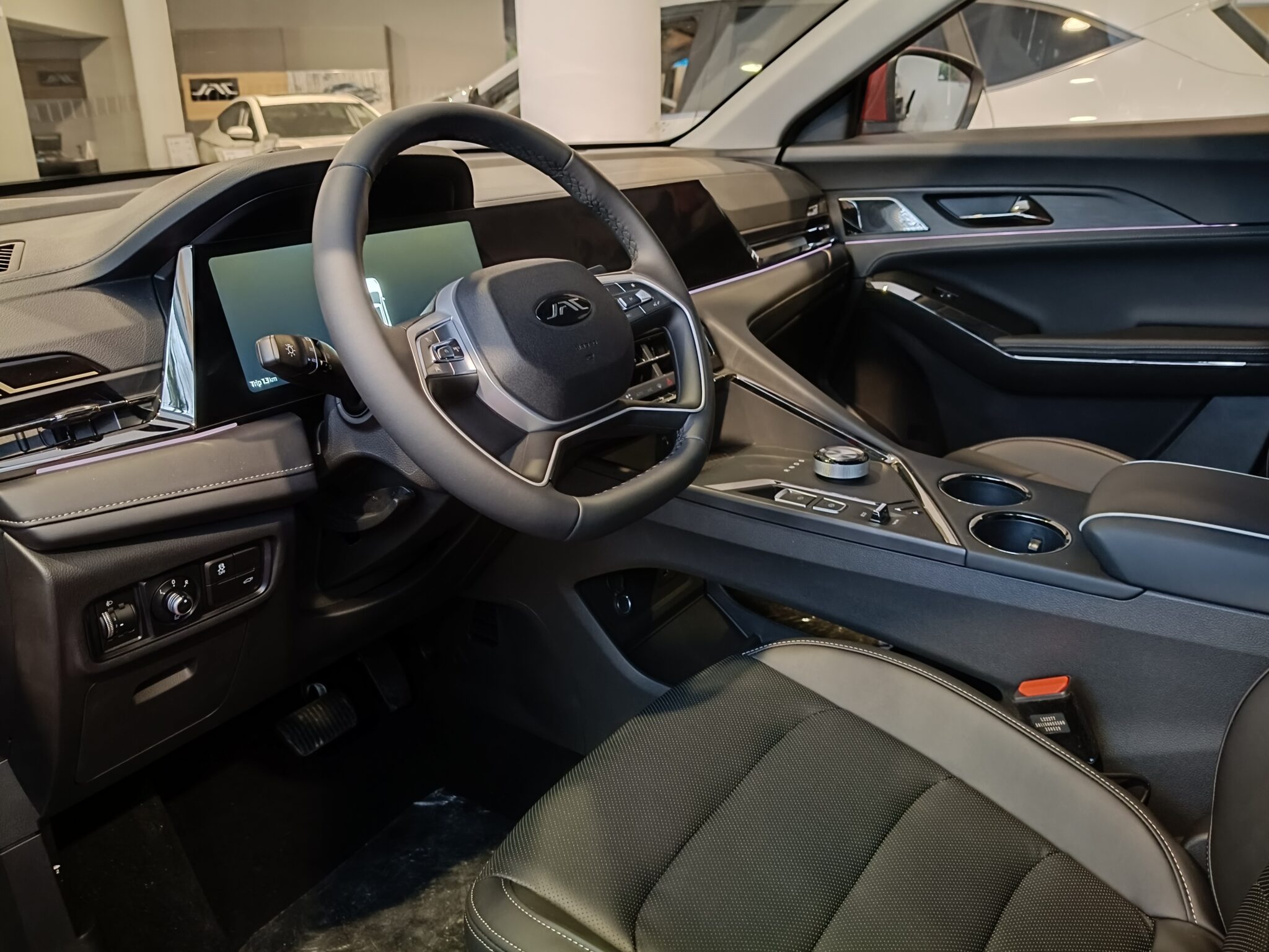 JAC JS8 PRO 1.5 175KM 2WD 7AT 7OS. 2025