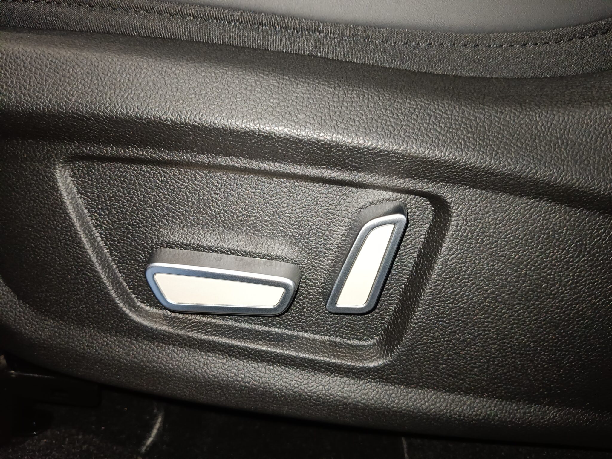 JAC JS8 PRO 1.5 175KM 2WD 7AT 7OS. 2025