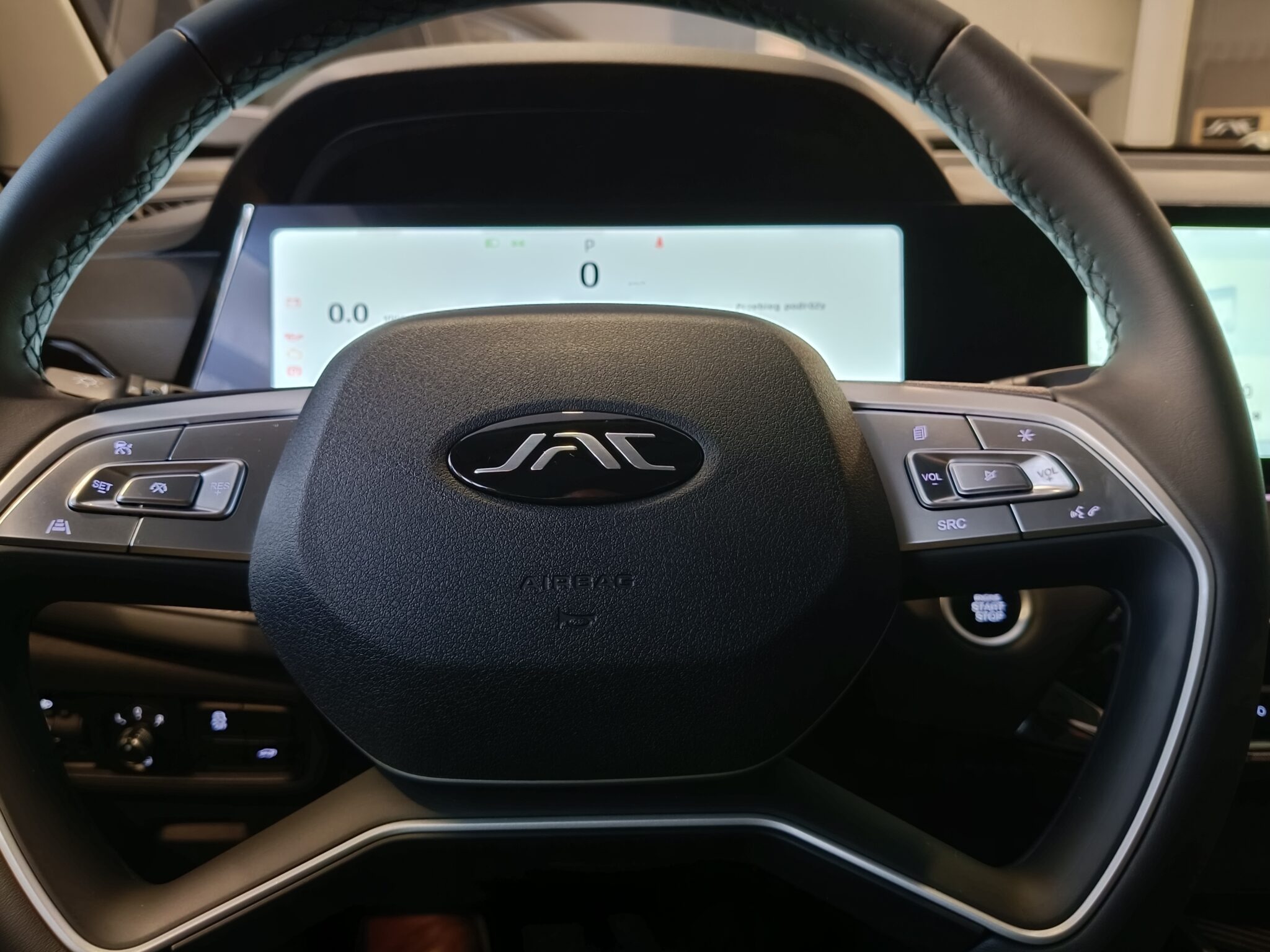 JAC JS8 PRO 1.5 175KM 2WD 7AT 7OS. 2025