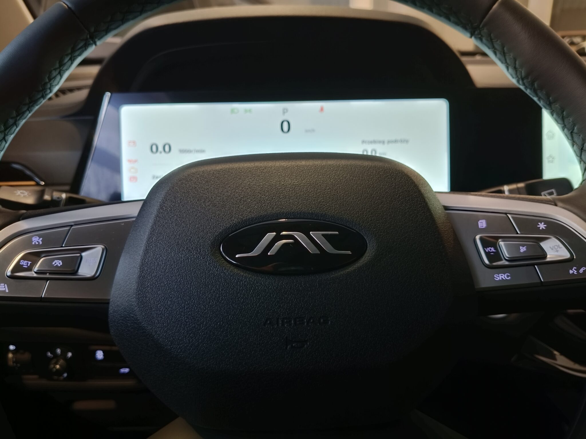 JAC JS8 PRO 1.5 175KM 2WD 7AT 7OS. 2025