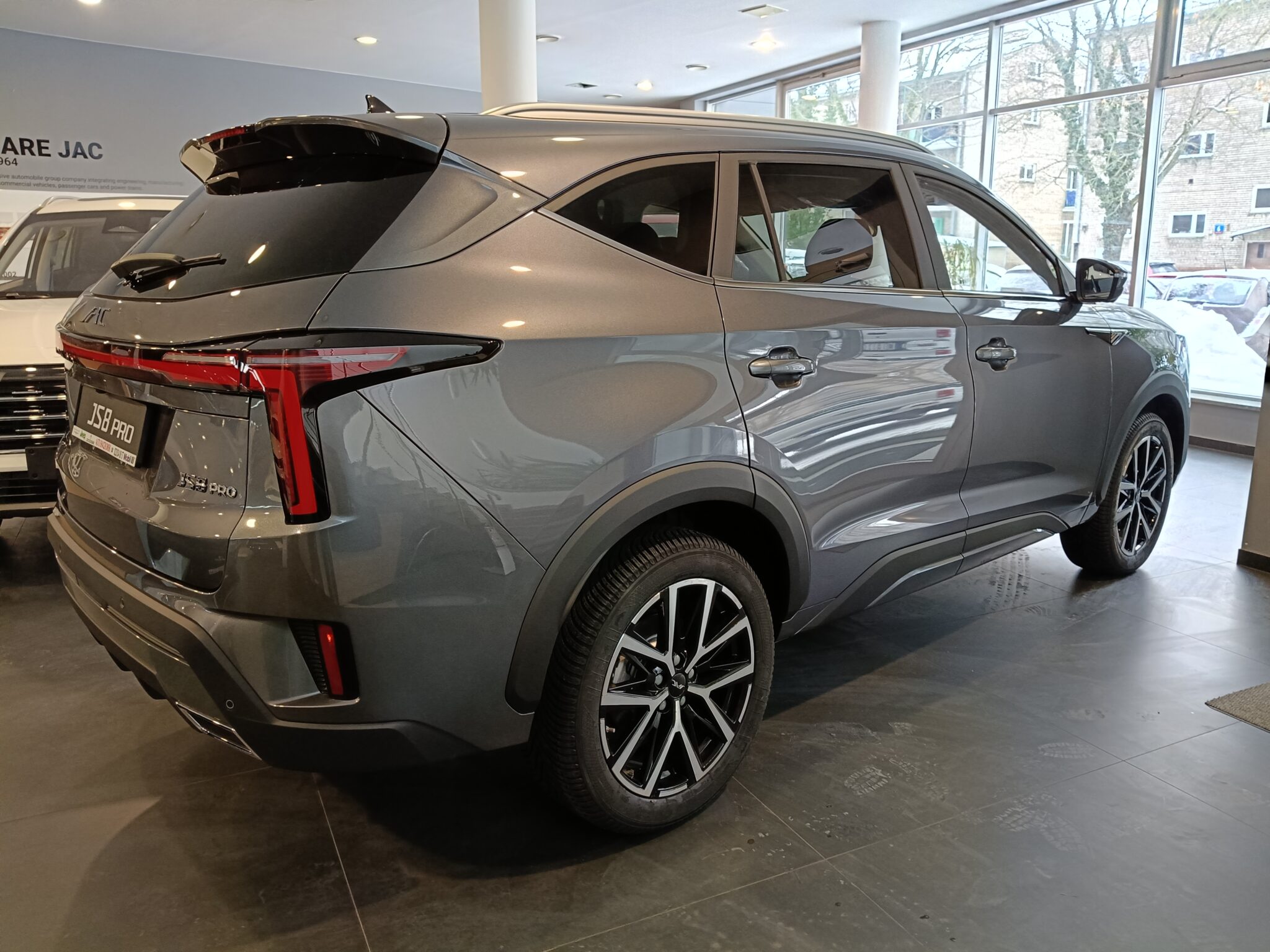 JAC JS8 PRO 1.5 175KM 2WD 7AT 7OS. 2025