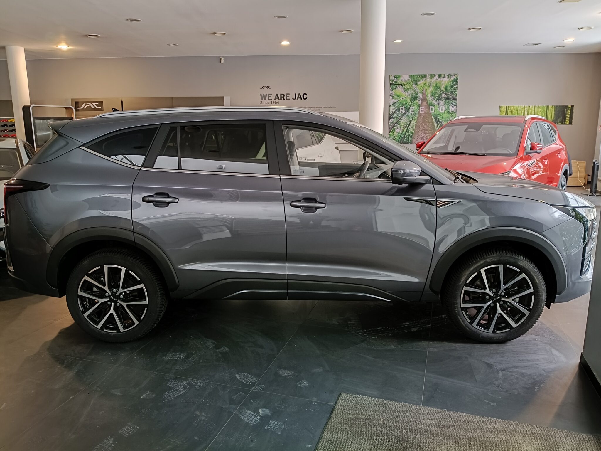 JAC JS8 PRO 1.5 175KM 2WD 7AT 7OS. 2025