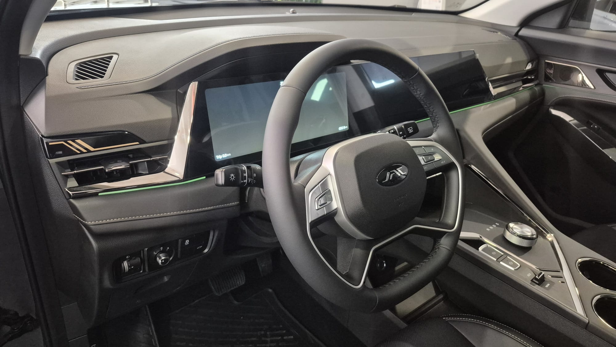 JAC JS8 PRO 1.5 175KM 2WD 7AT 7OS. 2025