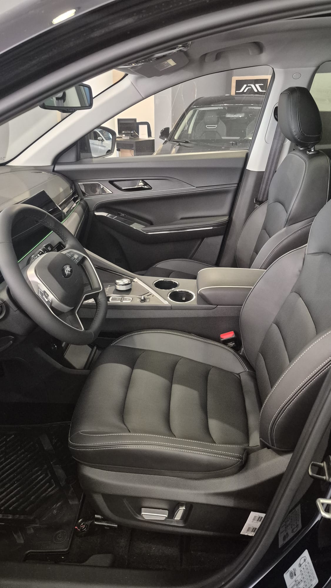 JAC JS8 PRO 1.5 175KM 2WD 7AT 7OS. 2025