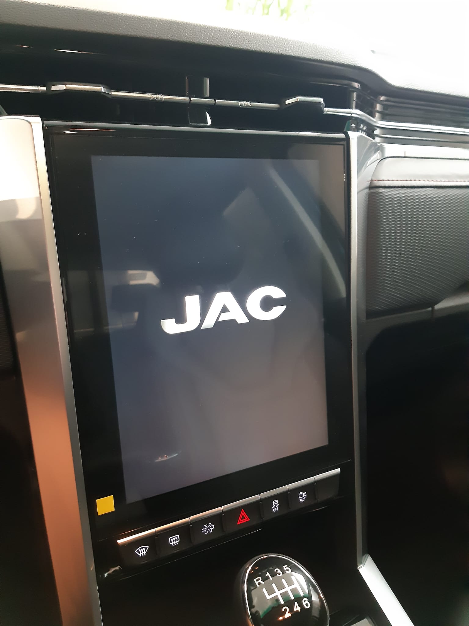 JAC T8 PRO 2.0D 136KM 4WD 6MT 2026