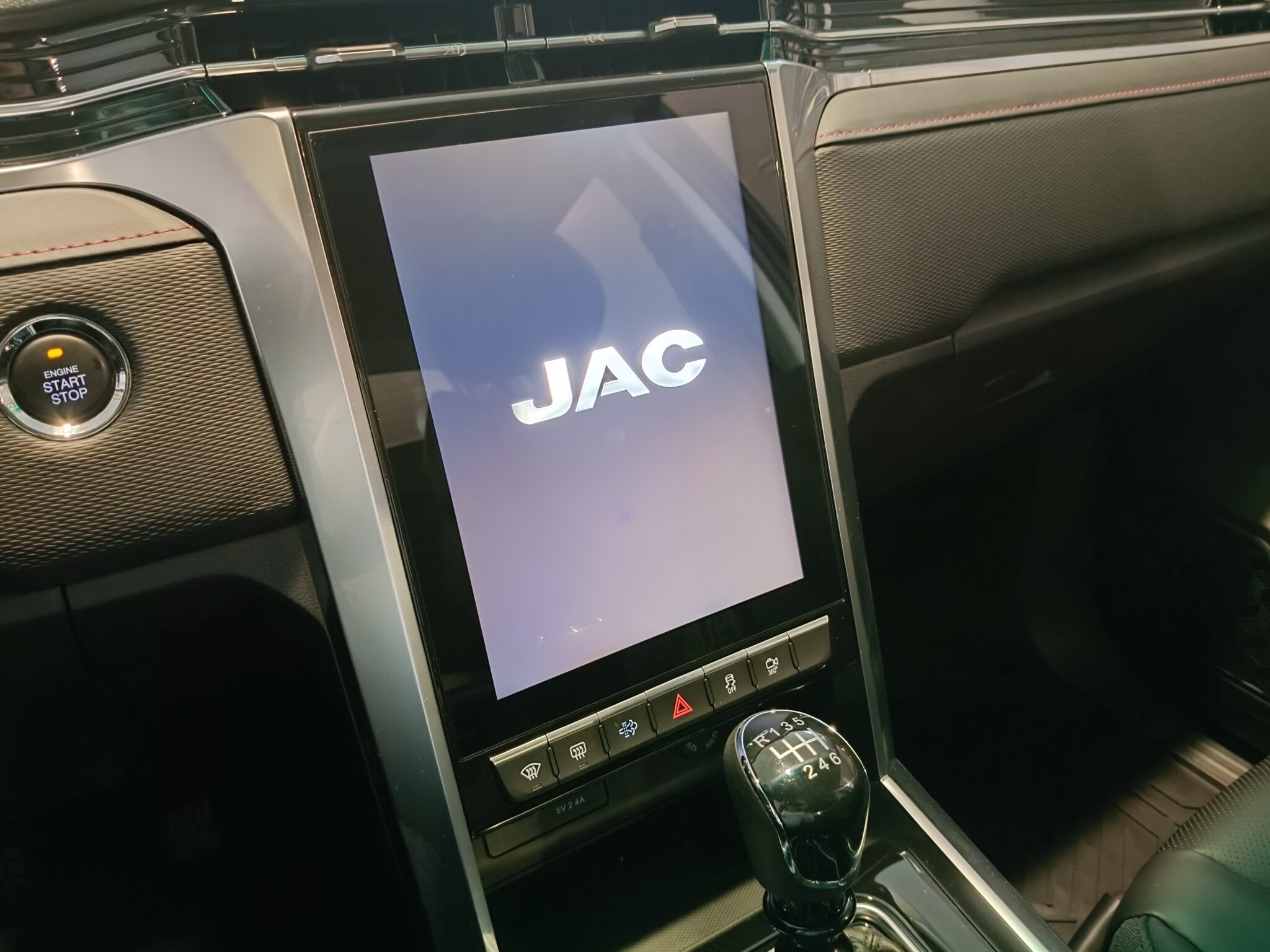 JAC T8 PRO 2.0D 136KM 4WD 6MT 2026